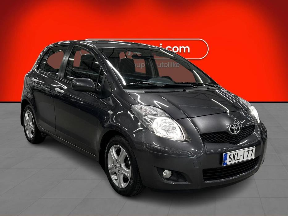 TOYOTA Yaris 2010