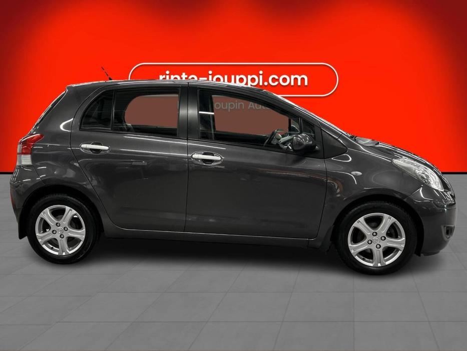 TOYOTA Yaris 2010