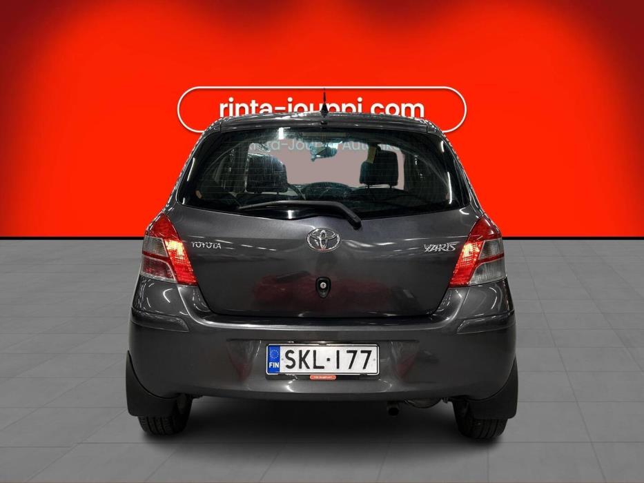 TOYOTA Yaris 2010