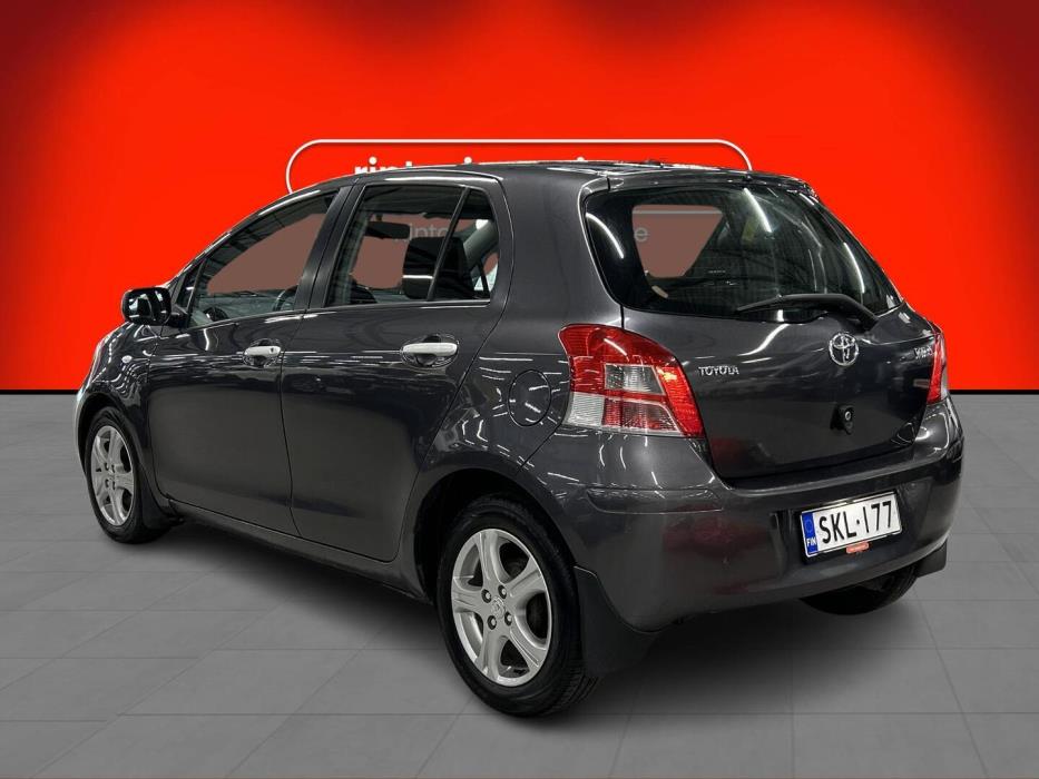 TOYOTA Yaris 2010