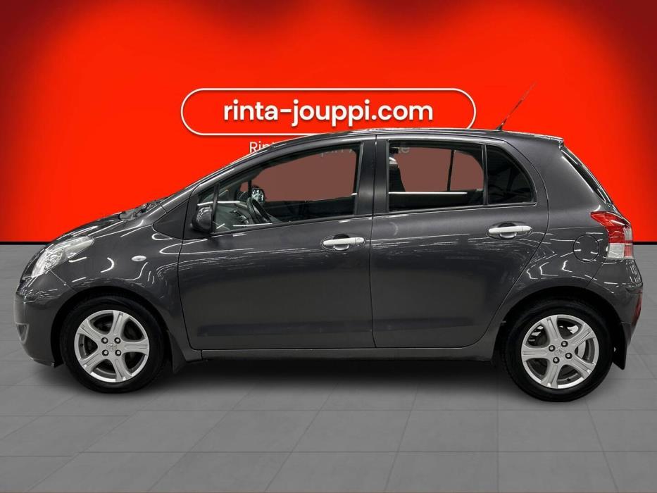 TOYOTA Yaris 2010