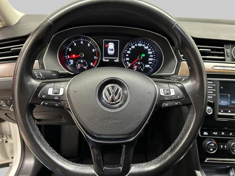 VOLKSWAGEN Passat 2016