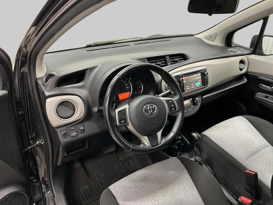TOYOTA Yaris 2012