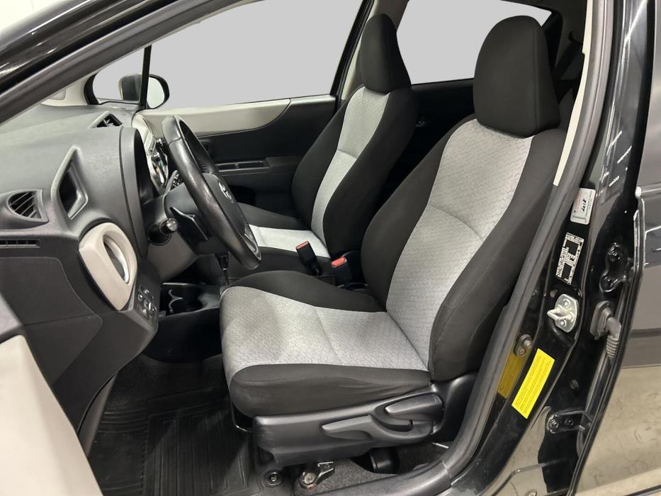 TOYOTA Yaris 2012