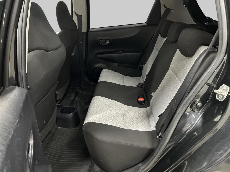 TOYOTA Yaris 2012