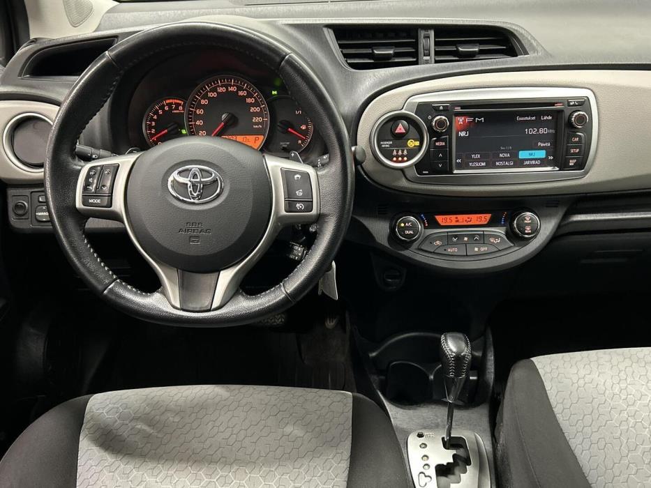 TOYOTA Yaris 2012
