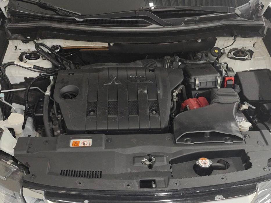 MITSUBISHI Outlander 2015