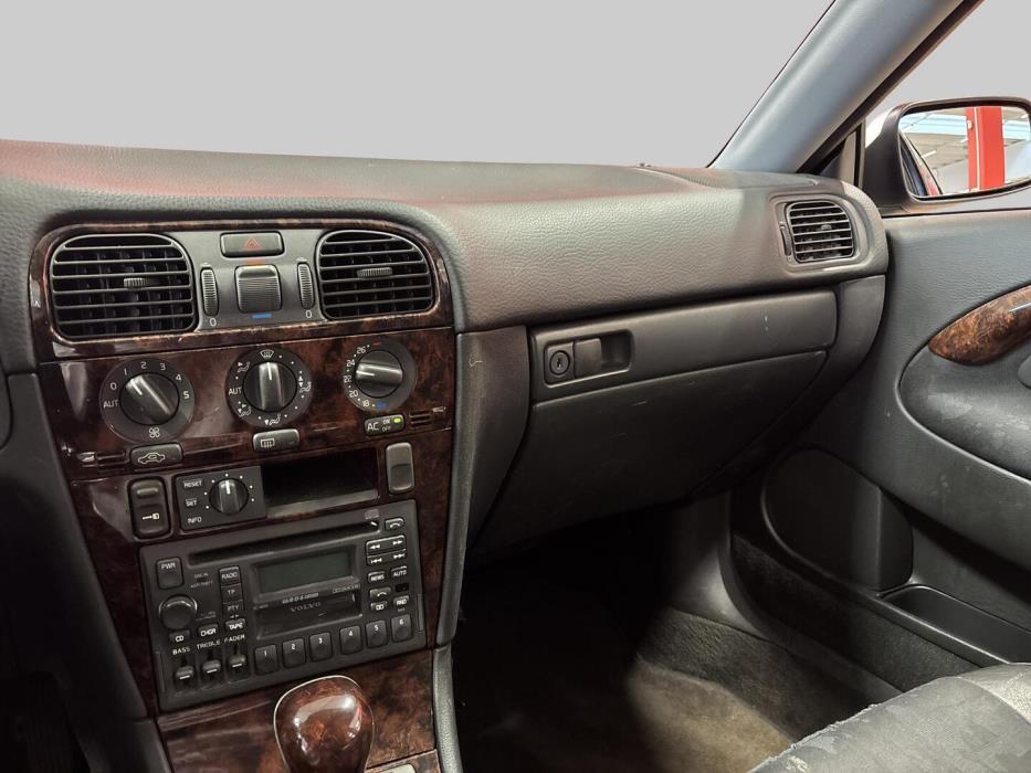 VOLVO V40 1999