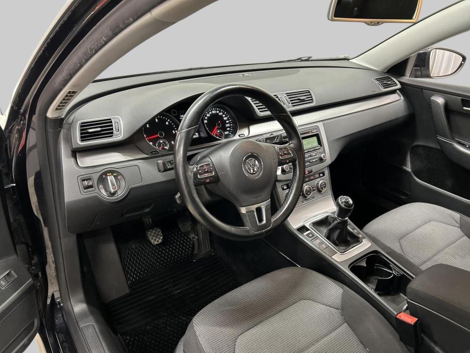 VOLKSWAGEN Passat 2012