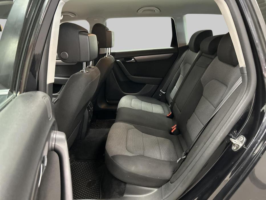 VOLKSWAGEN Passat 2012