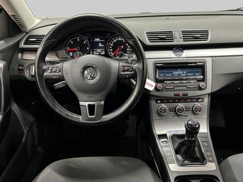 VOLKSWAGEN Passat 2012