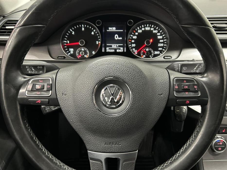 VOLKSWAGEN Passat 2012