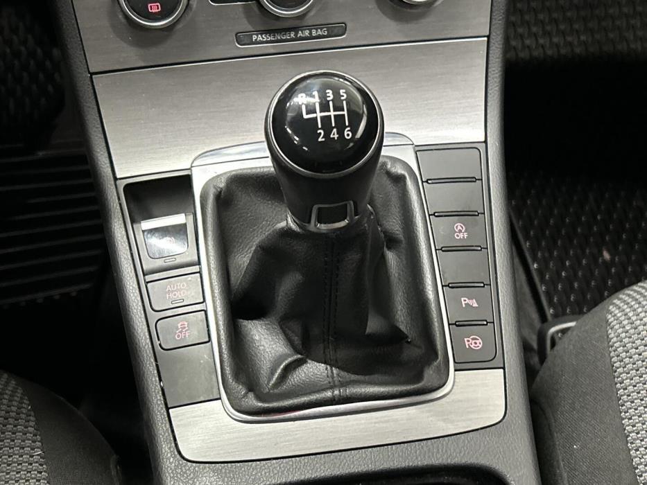 VOLKSWAGEN Passat 2012