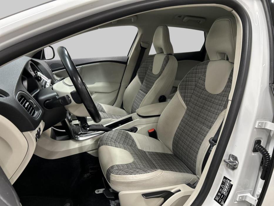 VOLVO V40 Cross Country 2017