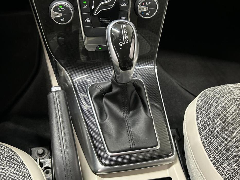 VOLVO V40 Cross Country 2017