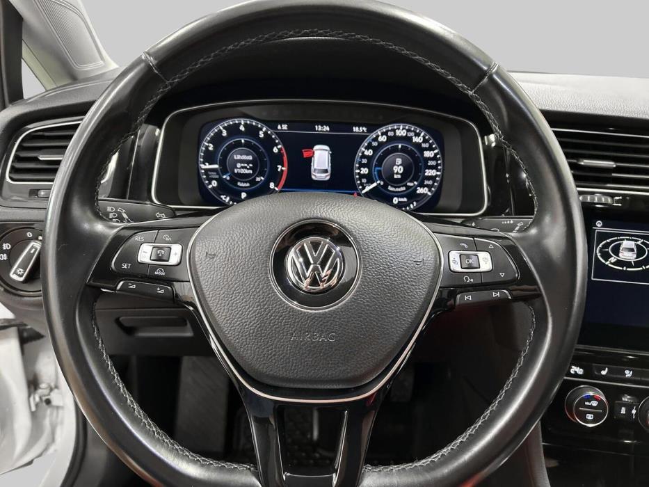 VOLKSWAGEN Golf 2018