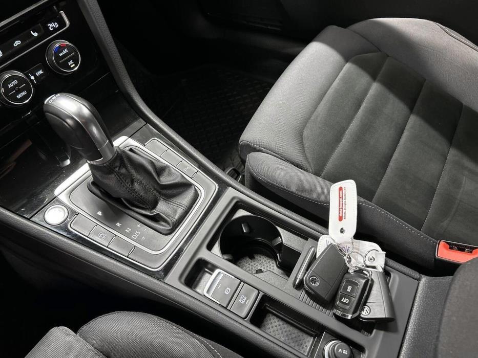 VOLKSWAGEN Golf 2018