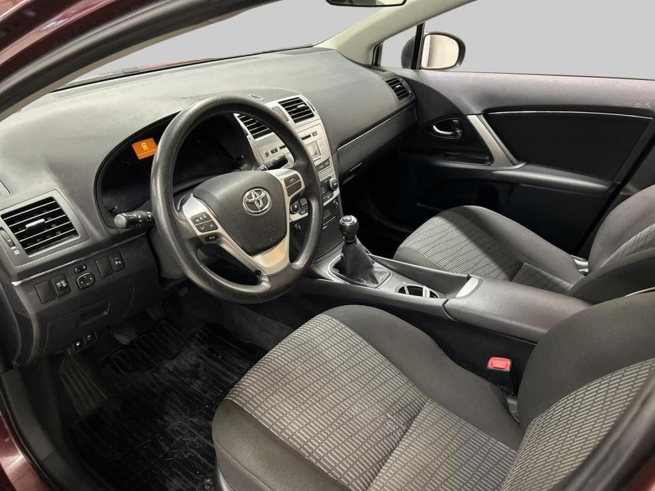 TOYOTA Avensis 2013