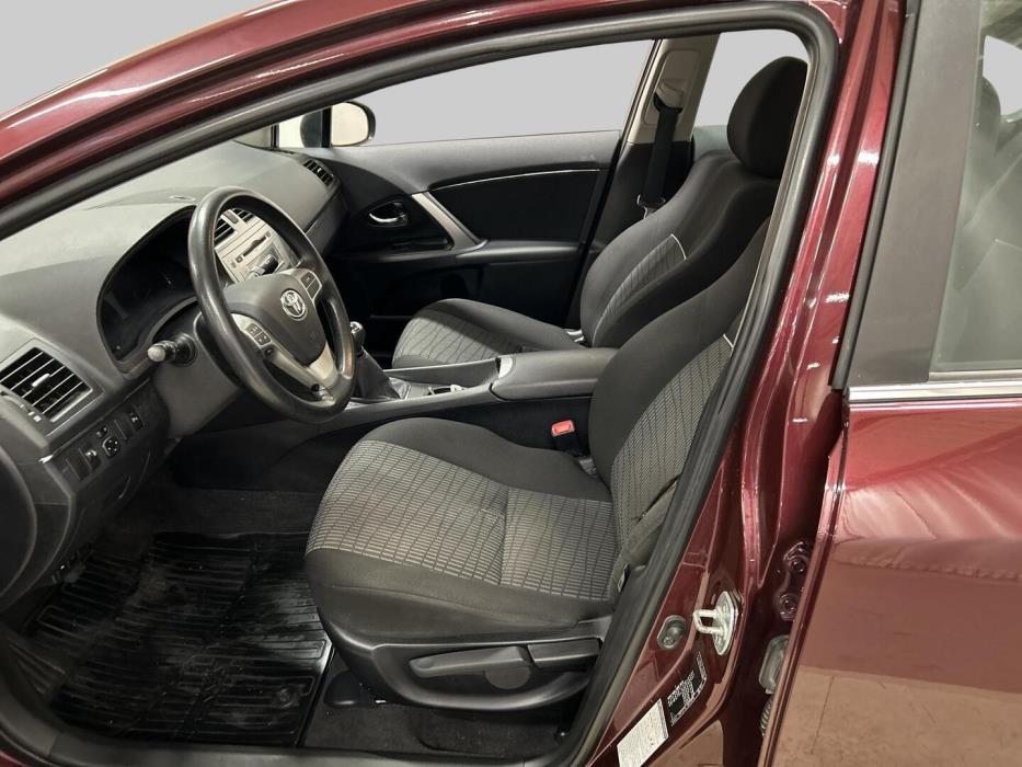TOYOTA Avensis 2013
