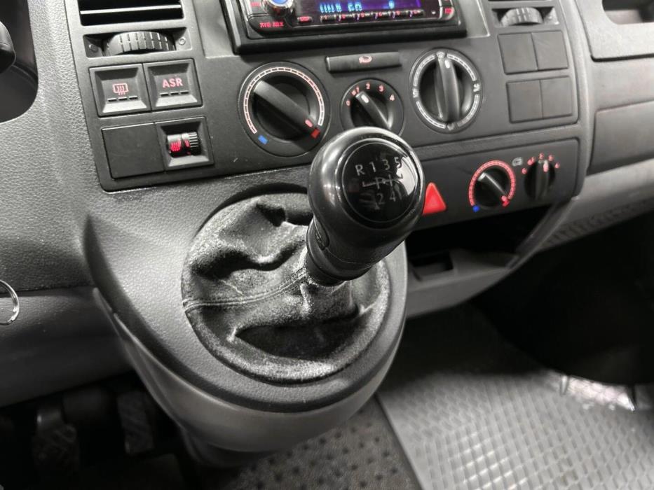 VOLKSWAGEN Transporter 2005