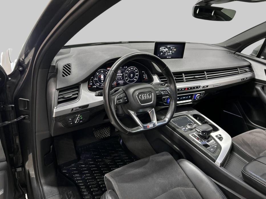 AUDI Q7 2017