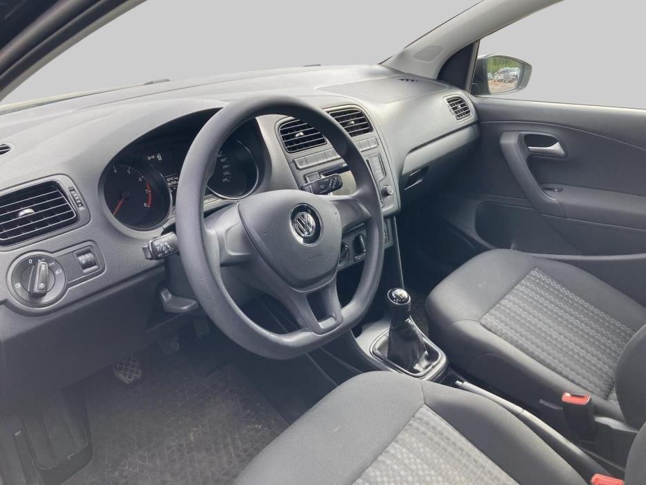 VOLKSWAGEN Polo 2016