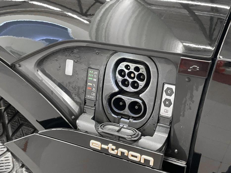 AUDI E-TRON 2021
