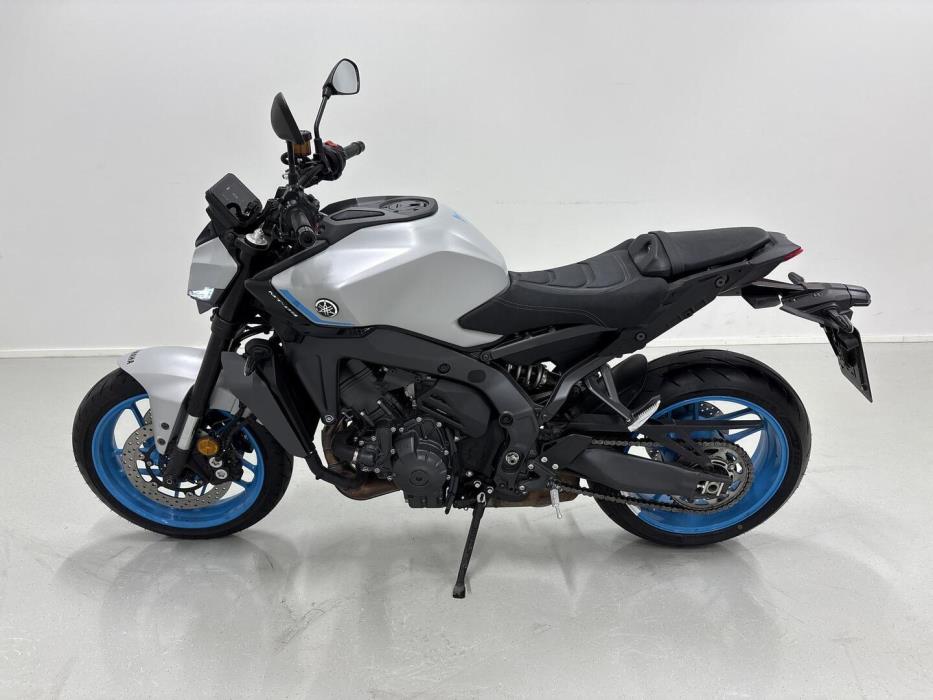 YAMAHA MT-09 2025
