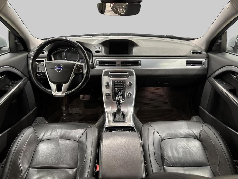 VOLVO V70 2015