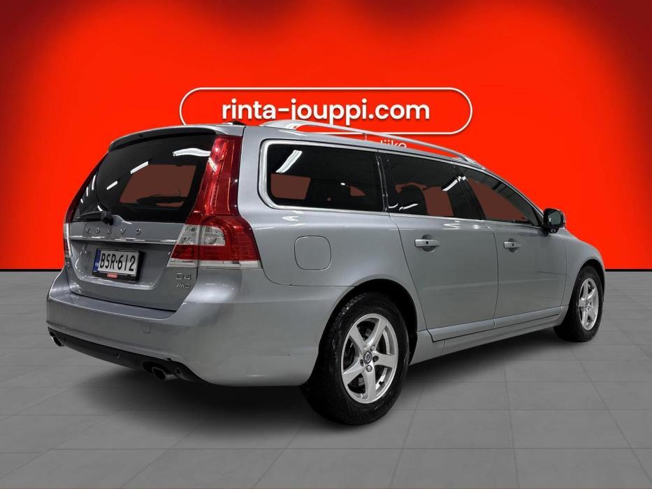 VOLVO V70 2015