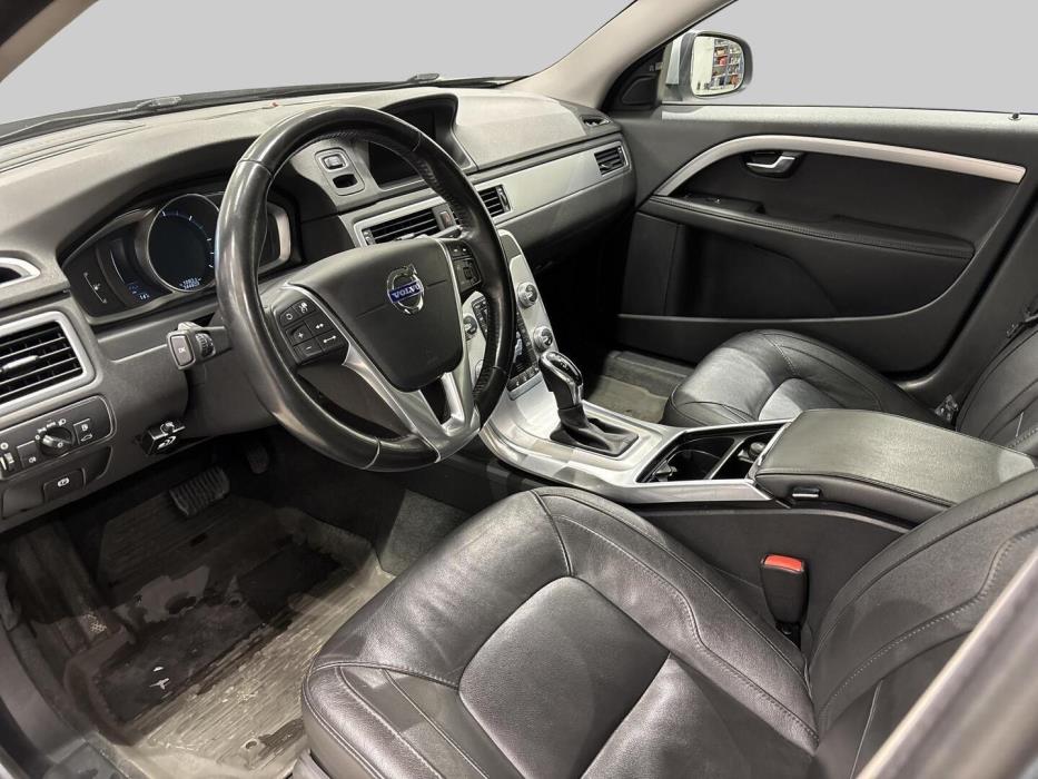 VOLVO V70 2015