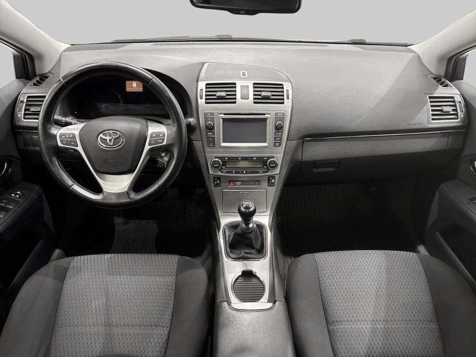 TOYOTA Avensis 2012