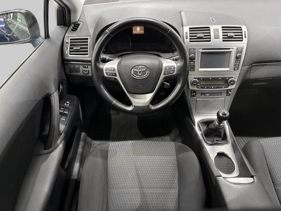 TOYOTA Avensis 2012