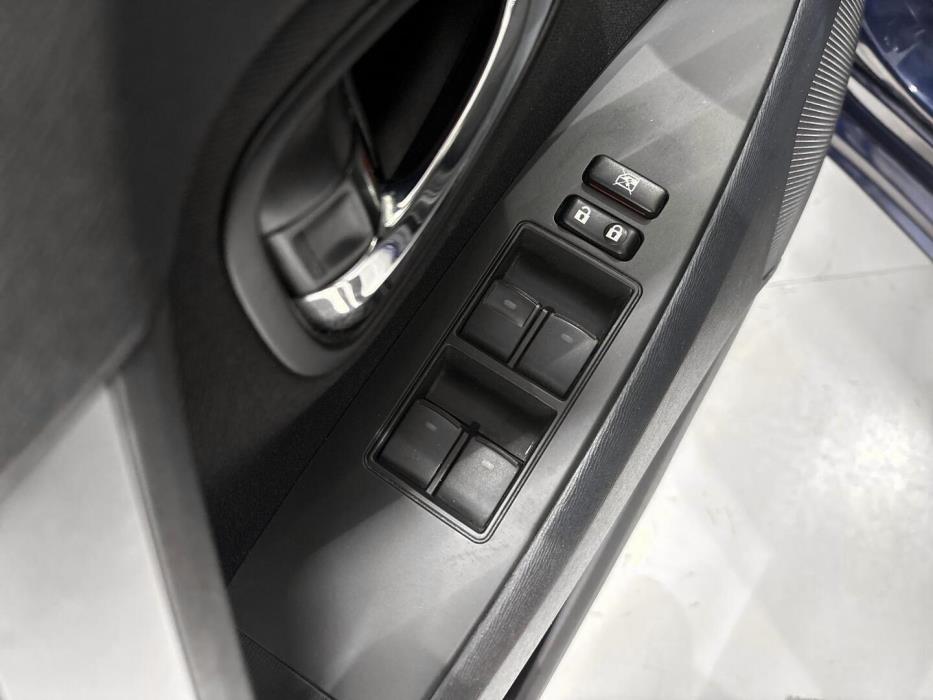 TOYOTA Avensis 2012