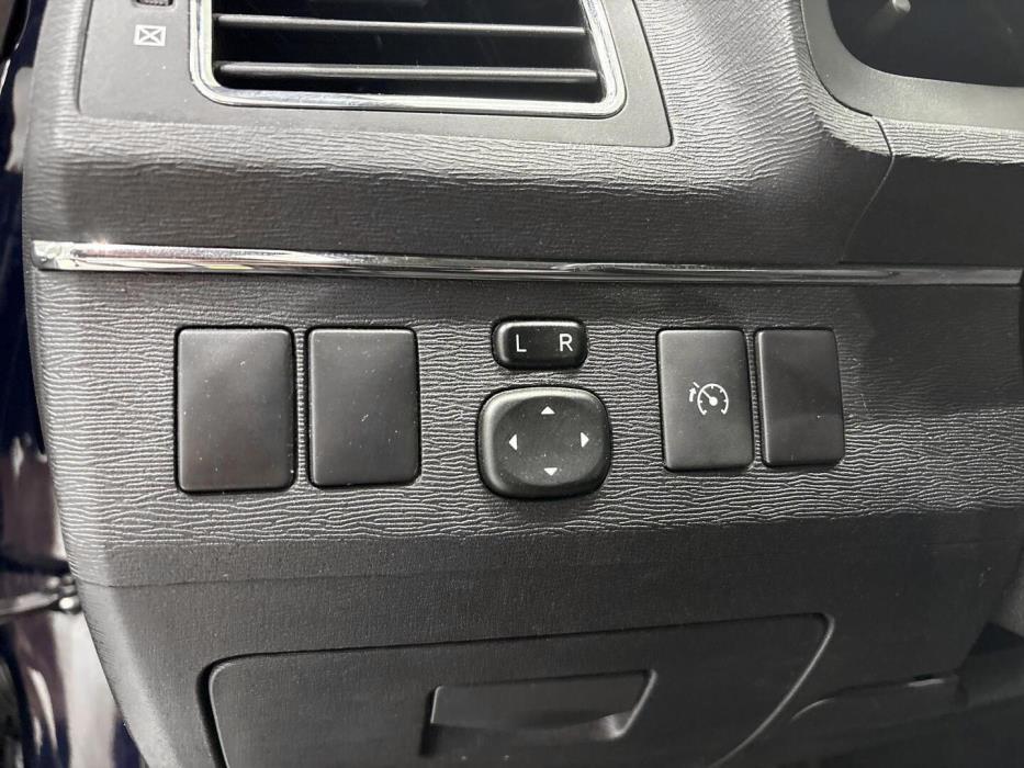 TOYOTA Avensis 2012