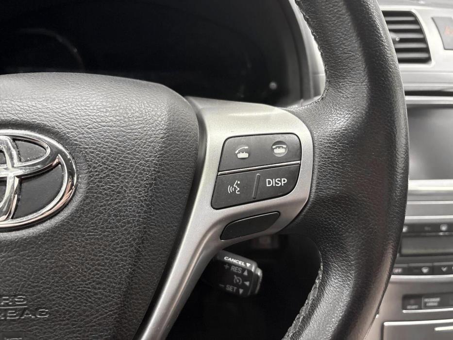 TOYOTA Avensis 2012