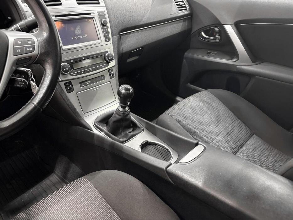 TOYOTA Avensis 2012