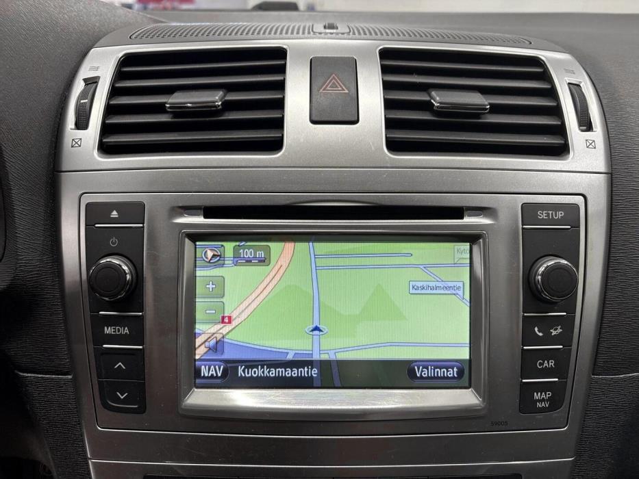 TOYOTA Avensis 2012