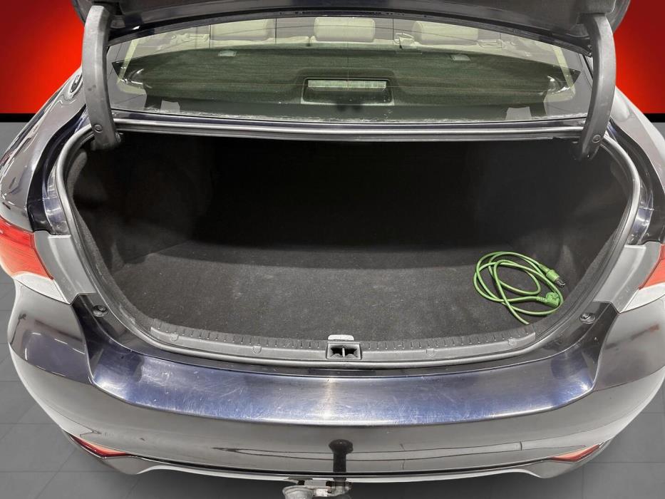TOYOTA Avensis 2012