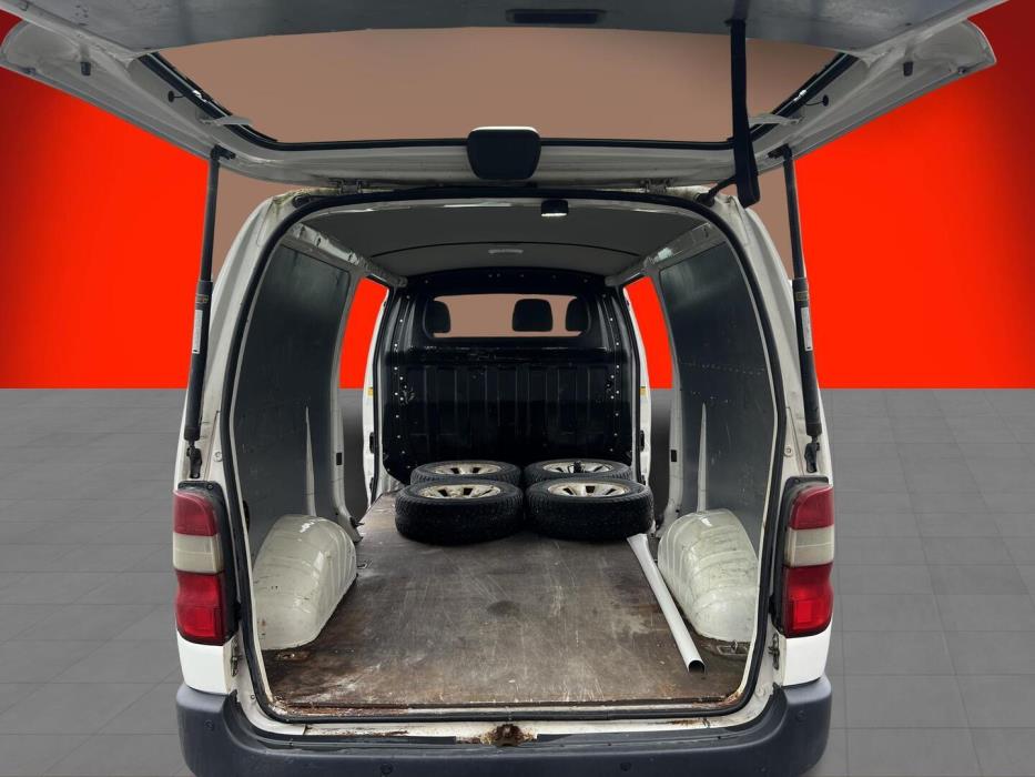 TOYOTA Hiace 2012