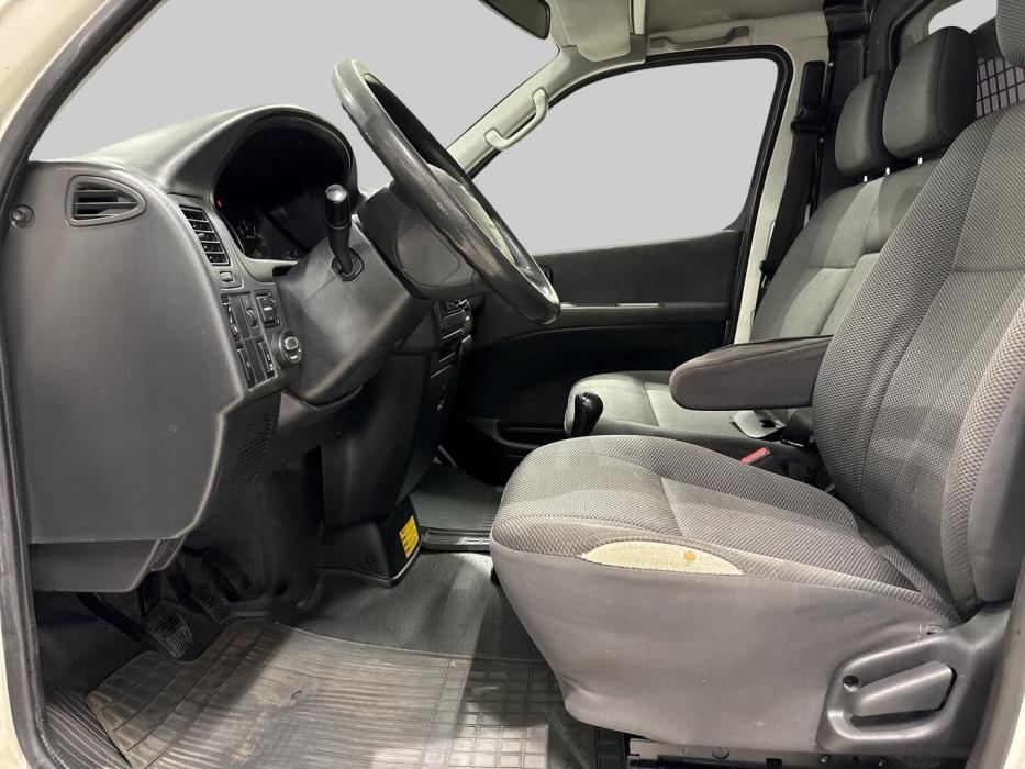 TOYOTA Hiace 2012