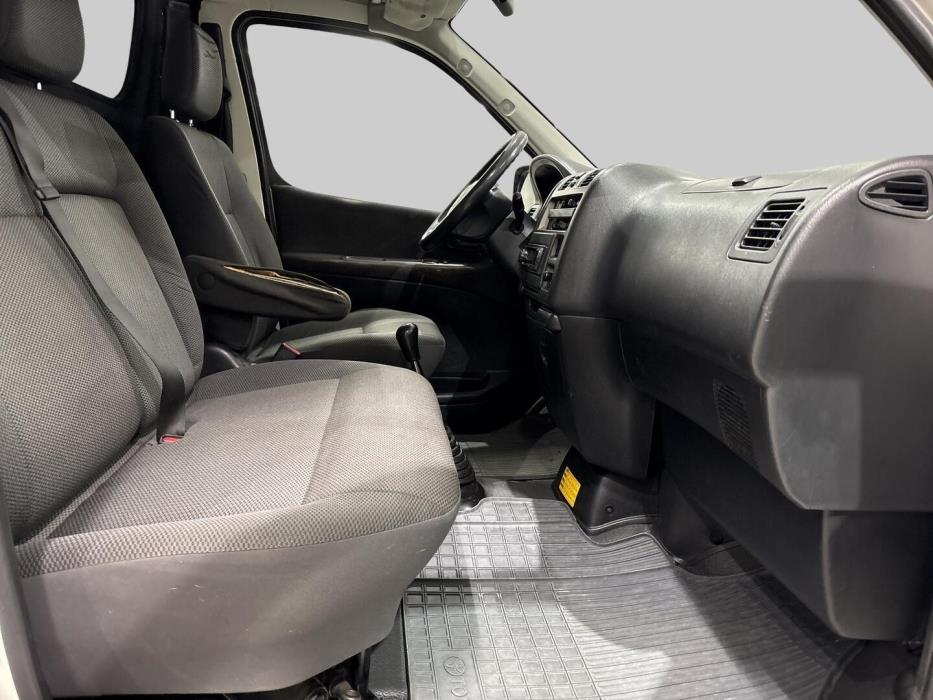 TOYOTA Hiace 2012