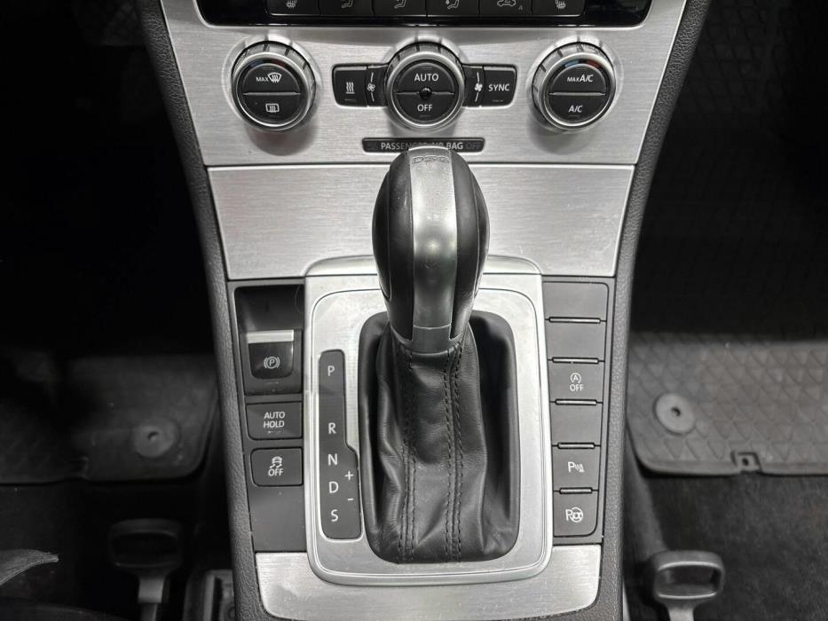 VOLKSWAGEN Passat 2014