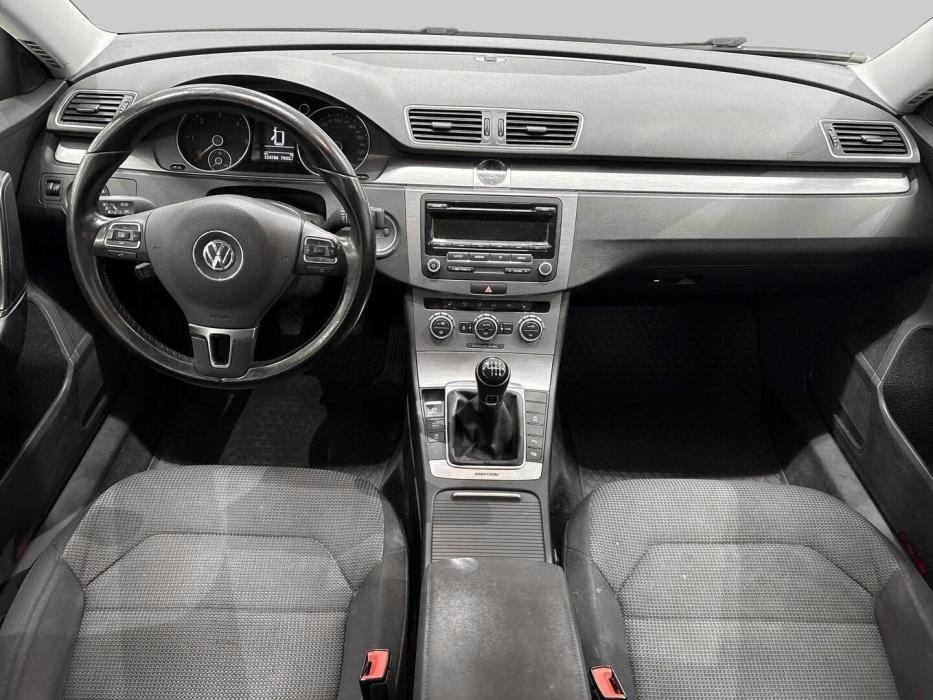 VOLKSWAGEN Passat 2014