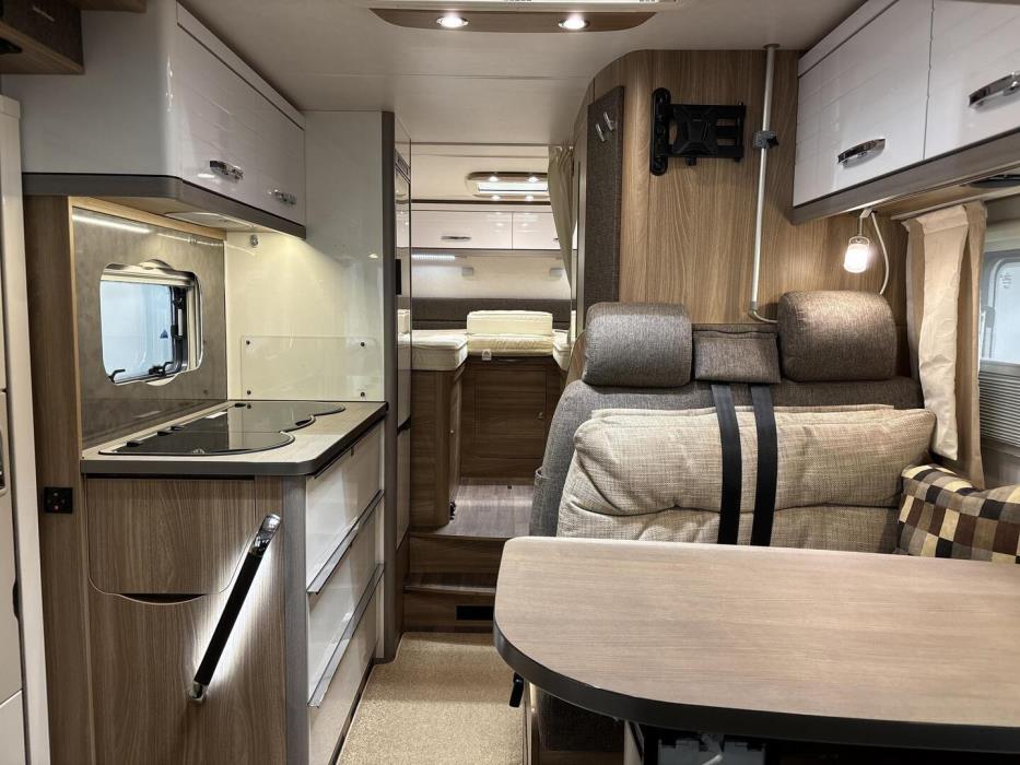 BÜRSTNER Aviano I 6903 2016