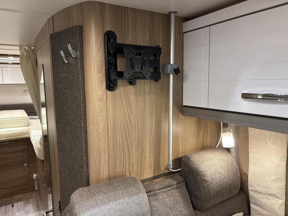 BÜRSTNER Aviano I 6903 2016