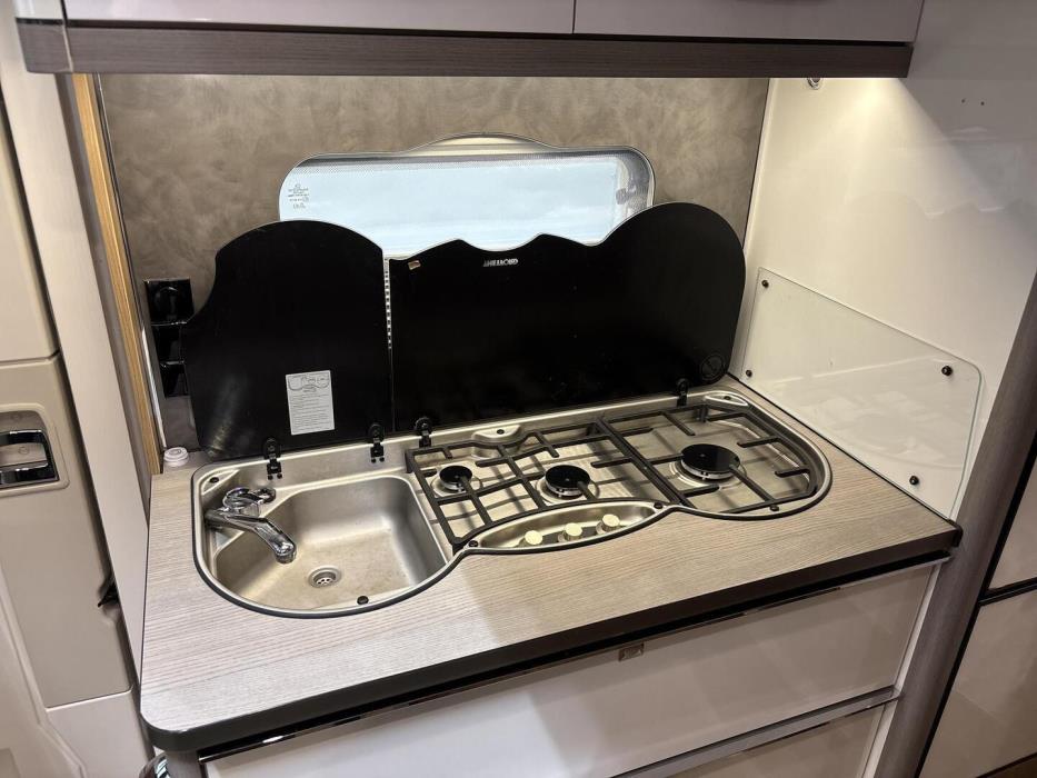 BÜRSTNER Aviano I 6903 2016