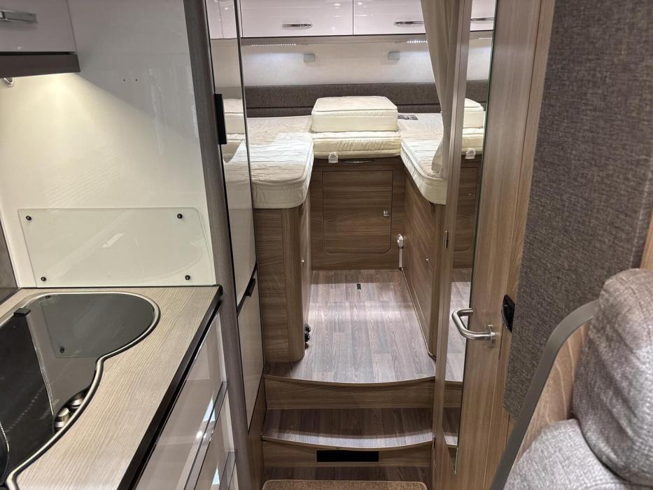 BÜRSTNER Aviano I 6903 2016