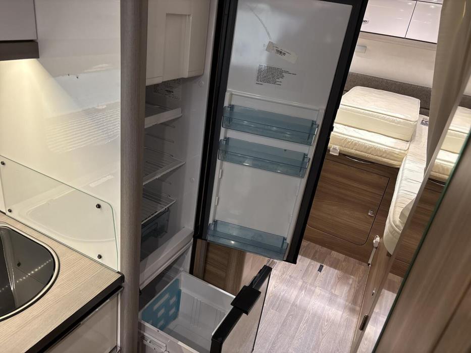 BÜRSTNER Aviano I 6903 2016