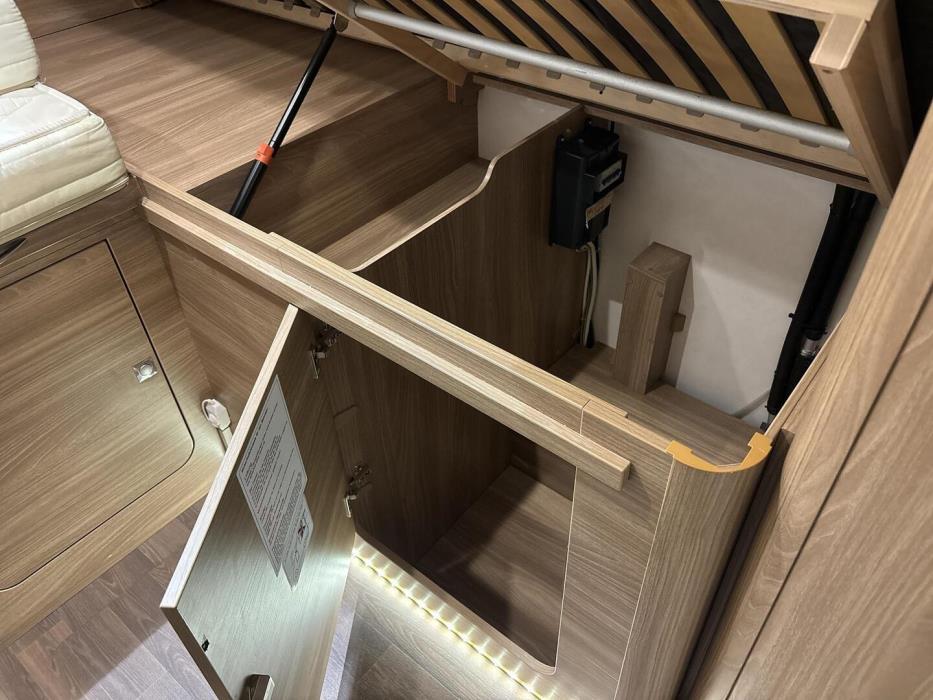 BÜRSTNER Aviano I 6903 2016